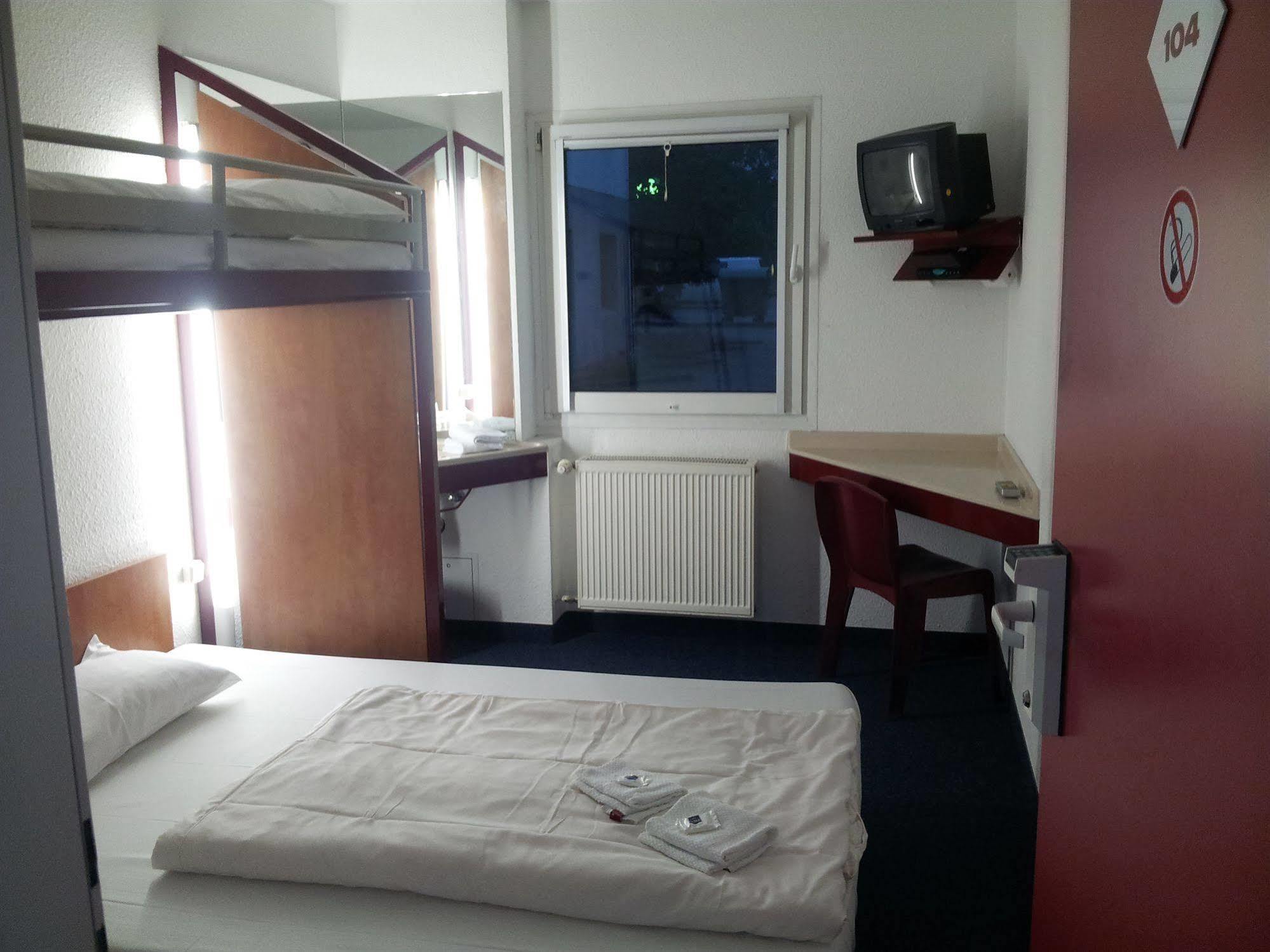 Motel 24H Хановер Екстериор снимка